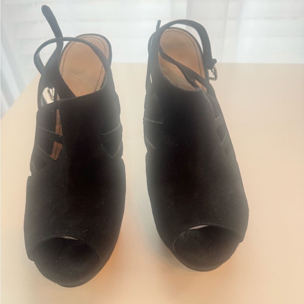 Women preowned Marc Fisher heel
